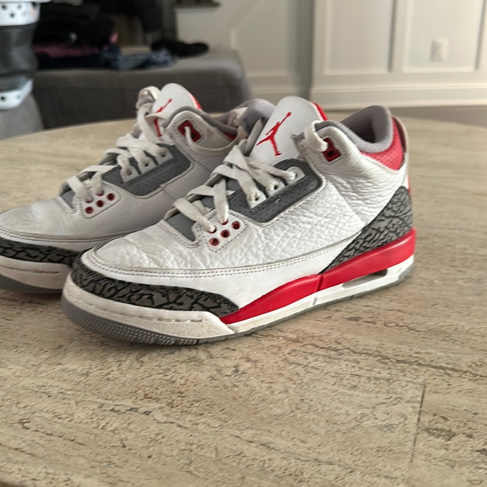 Nike Jordan Retro 3 - size 6 - great condition